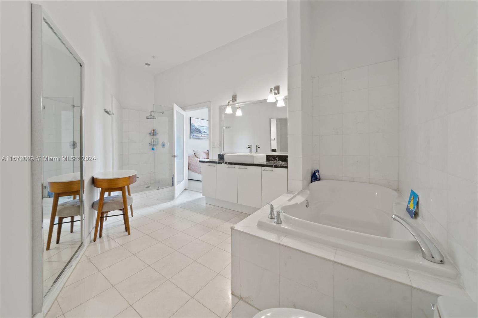 THE MERIDIAN CONDO - Residential