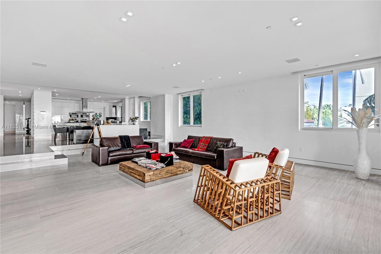 RESIDENCES AT VIZCAYA CON - Residential