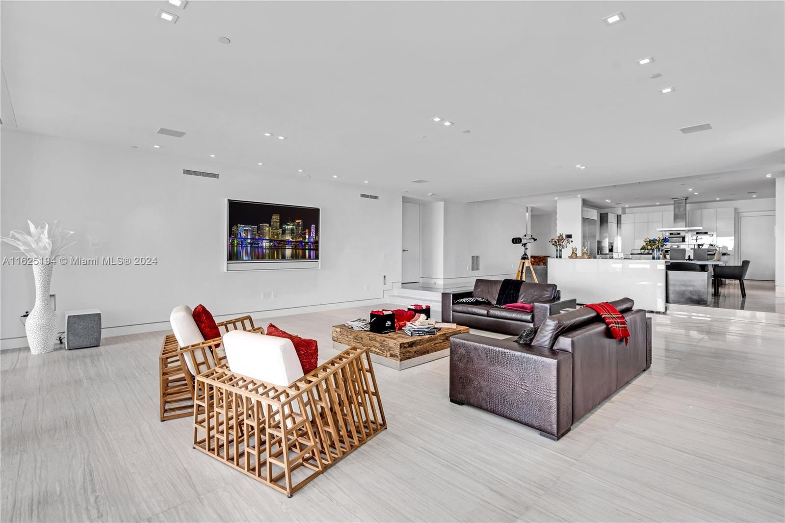 RESIDENCES AT VIZCAYA CON - Residential