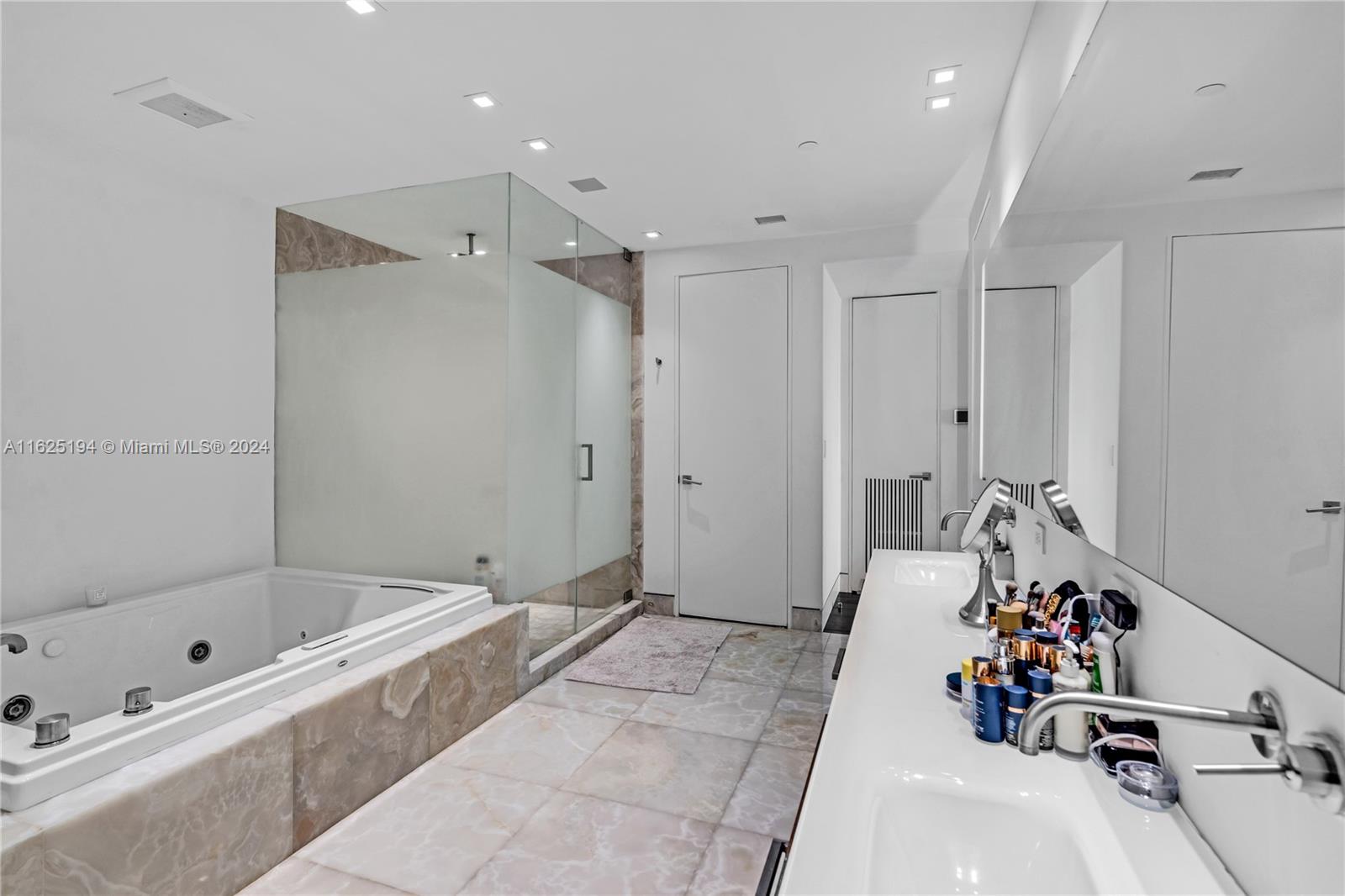 RESIDENCES AT VIZCAYA CON - Residential