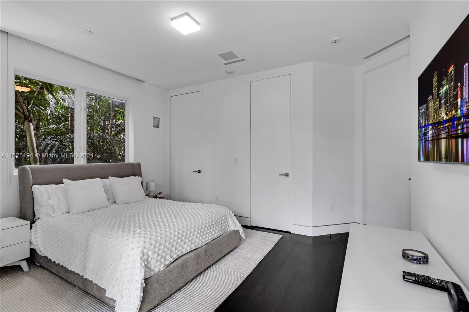 RESIDENCES AT VIZCAYA CON - Residential