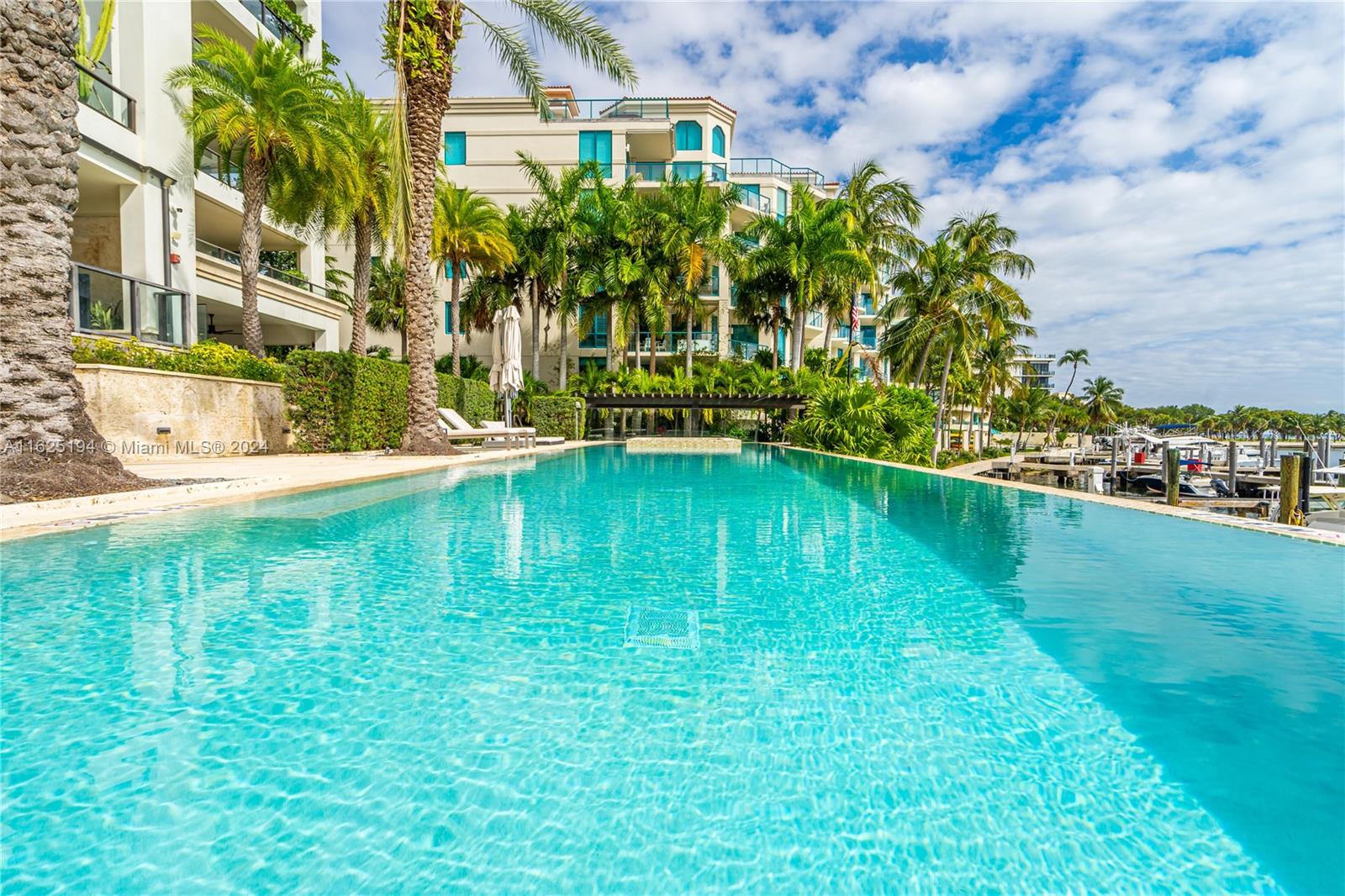 RESIDENCES AT VIZCAYA CON - Residential