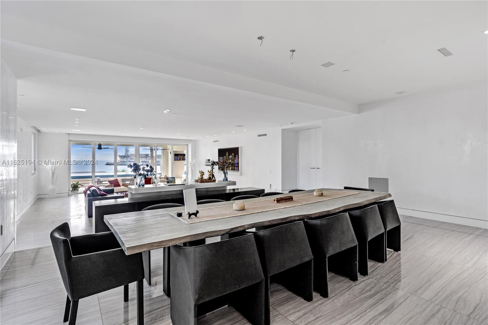 RESIDENCES AT VIZCAYA CON - Residential