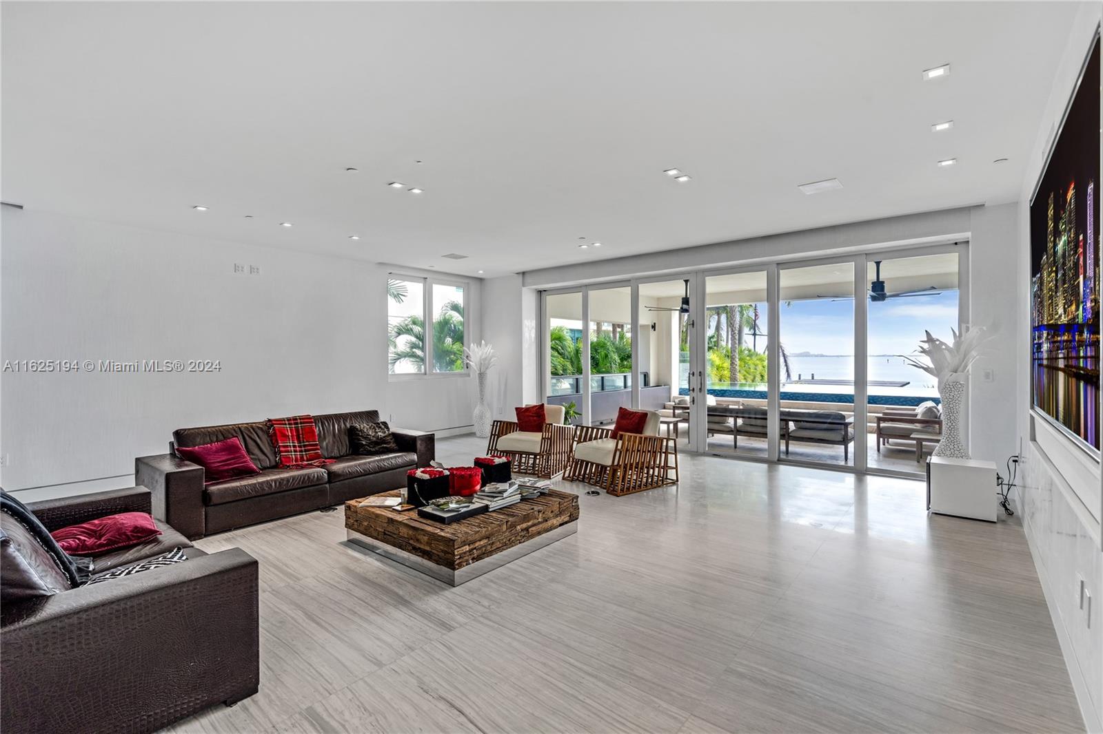 RESIDENCES AT VIZCAYA CON - Residential