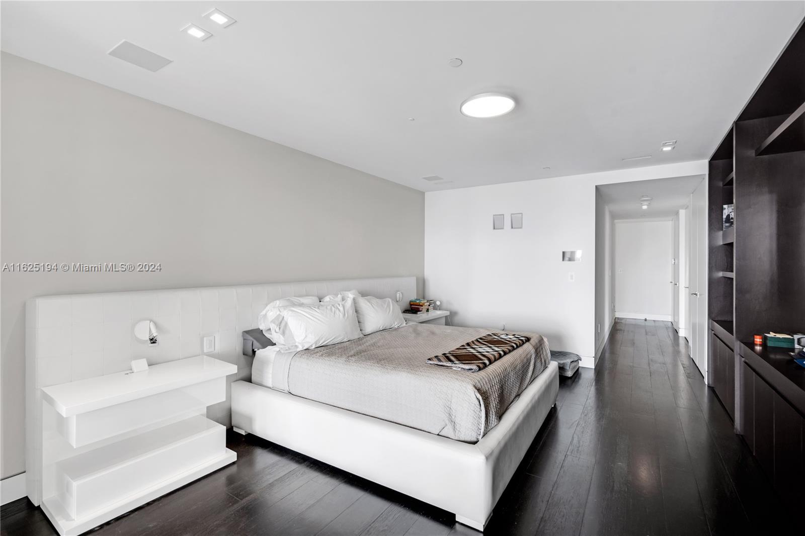 RESIDENCES AT VIZCAYA CON - Residential