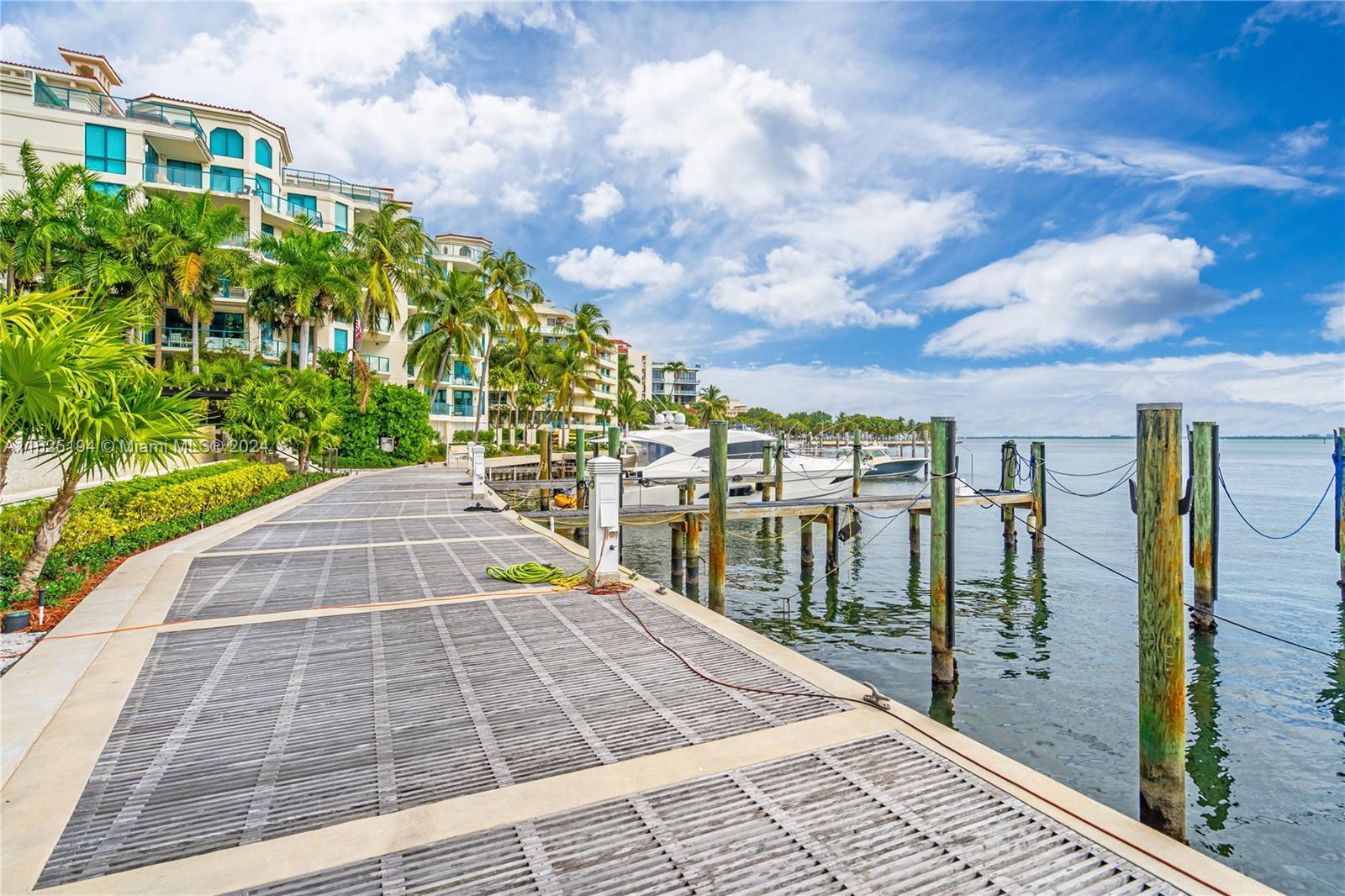 RESIDENCES AT VIZCAYA CON - Residential