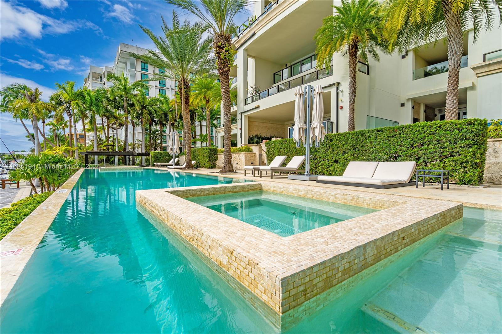 RESIDENCES AT VIZCAYA CON - Residential