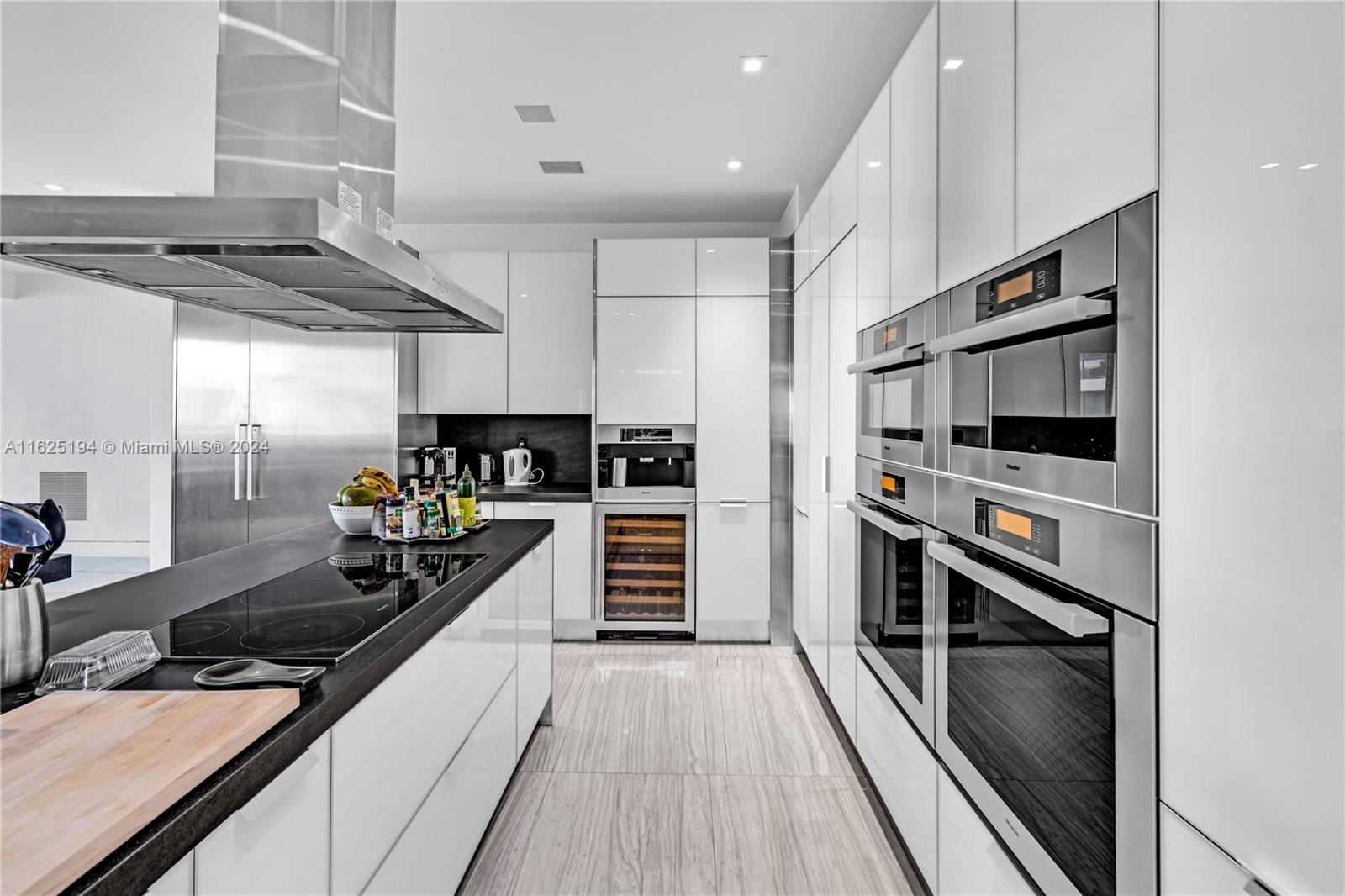 RESIDENCES AT VIZCAYA CON - Residential