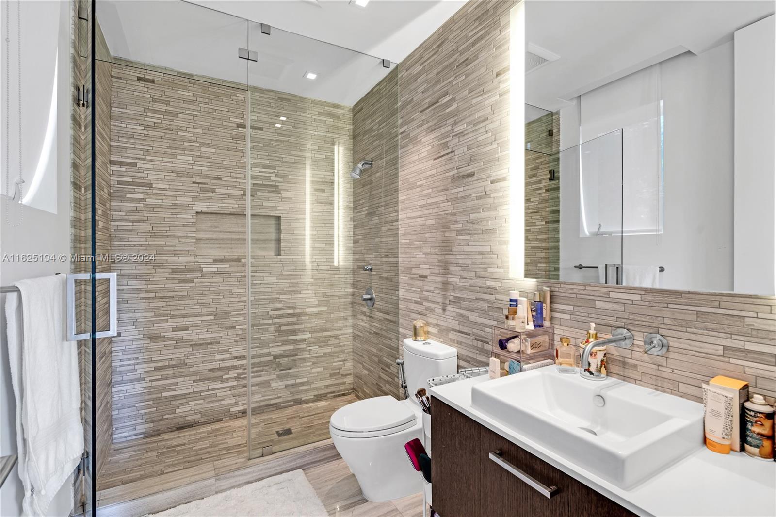 RESIDENCES AT VIZCAYA CON - Residential