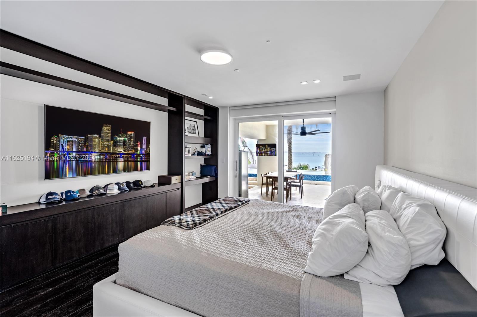 RESIDENCES AT VIZCAYA CON - Residential