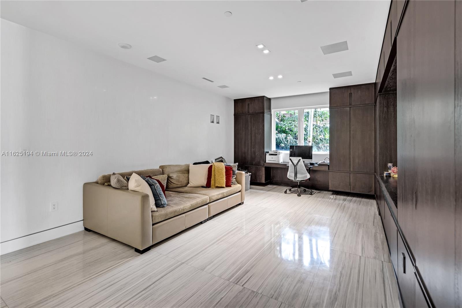 RESIDENCES AT VIZCAYA CON - Residential