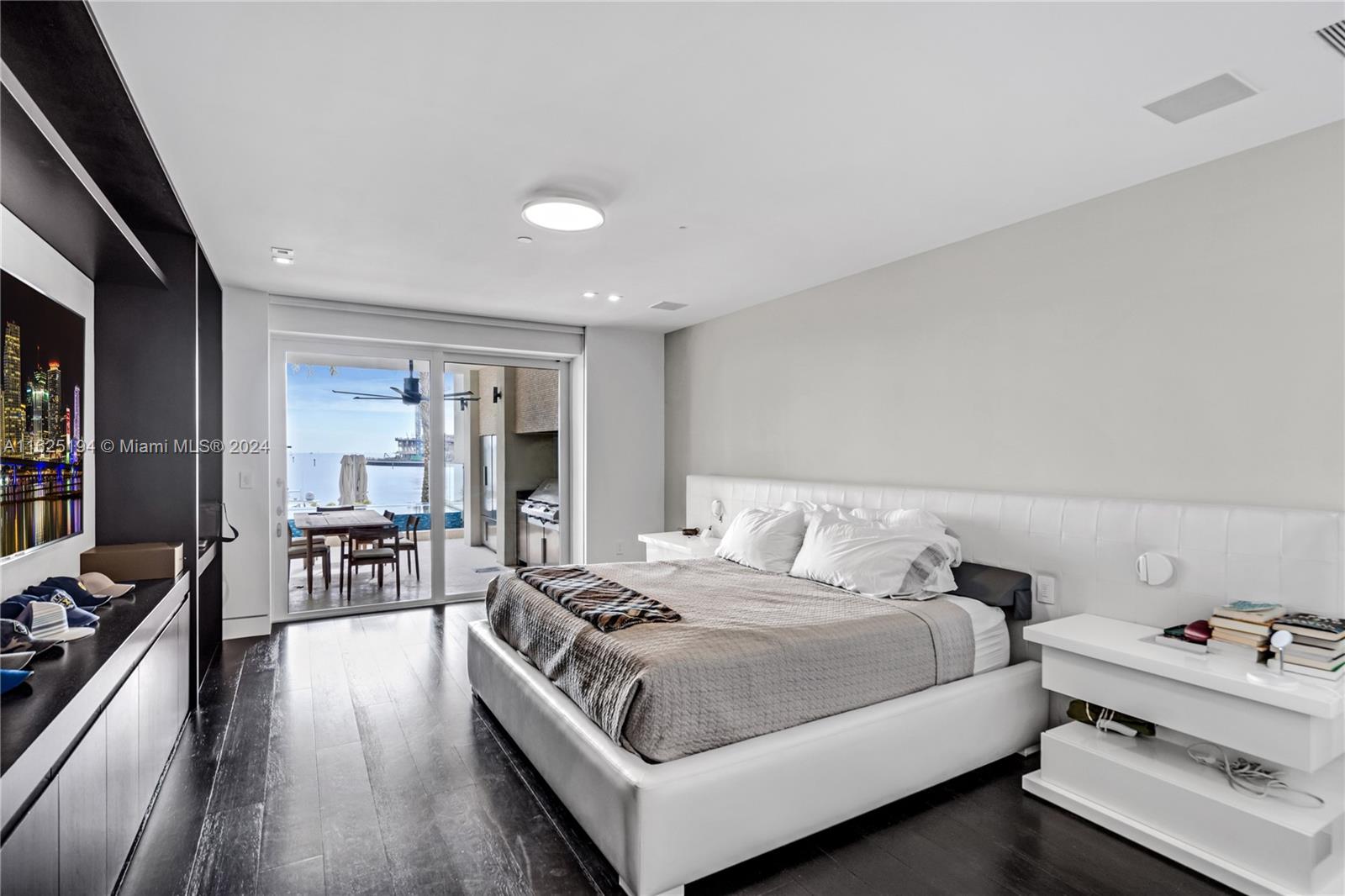 RESIDENCES AT VIZCAYA CON - Residential