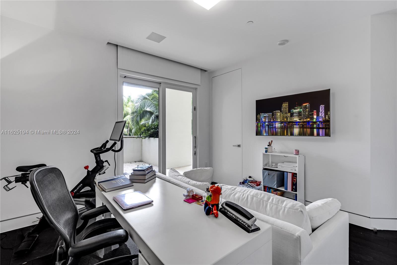 RESIDENCES AT VIZCAYA CON - Residential