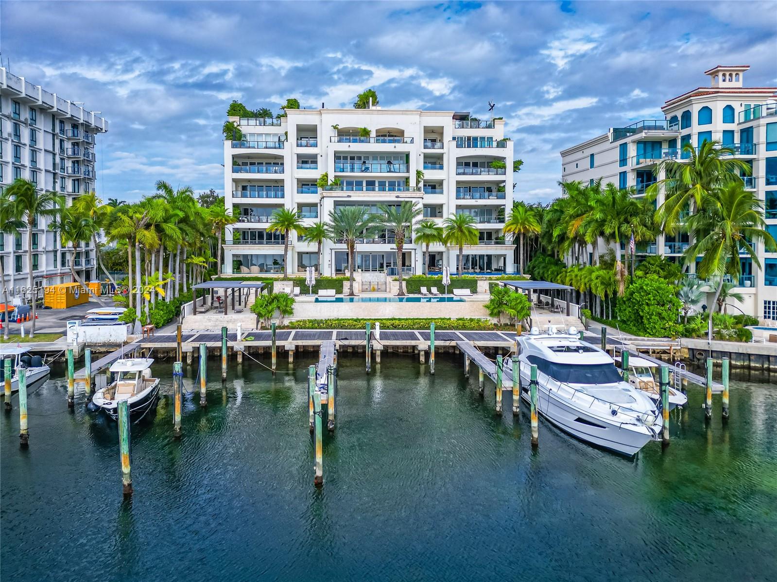 RESIDENCES AT VIZCAYA CON - Residential