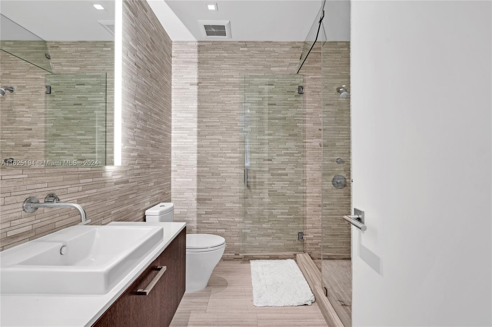 RESIDENCES AT VIZCAYA CON - Residential