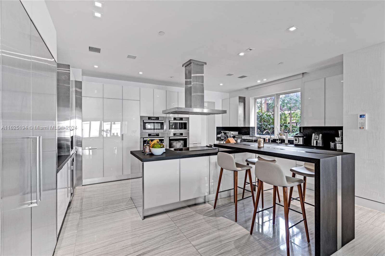 RESIDENCES AT VIZCAYA CON - Residential