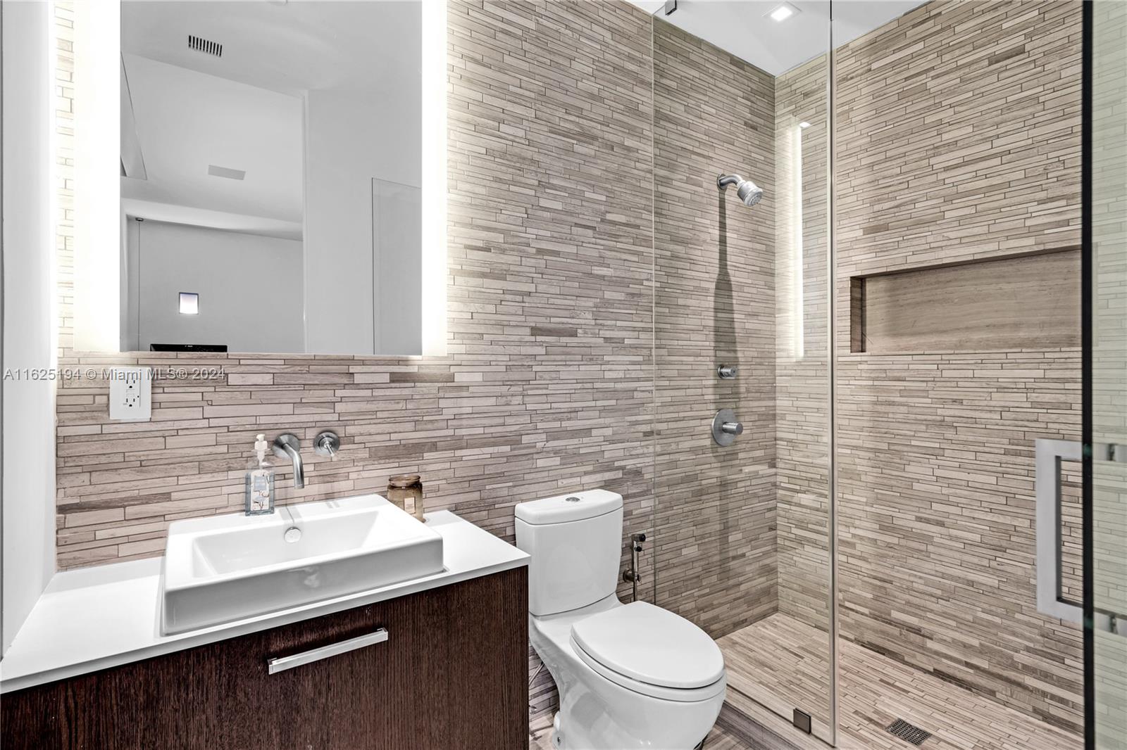 RESIDENCES AT VIZCAYA CON - Residential