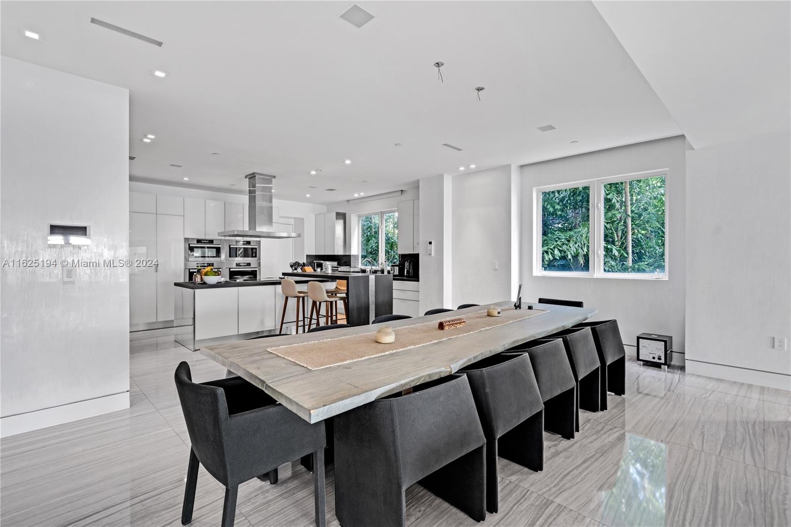 RESIDENCES AT VIZCAYA CON - Residential