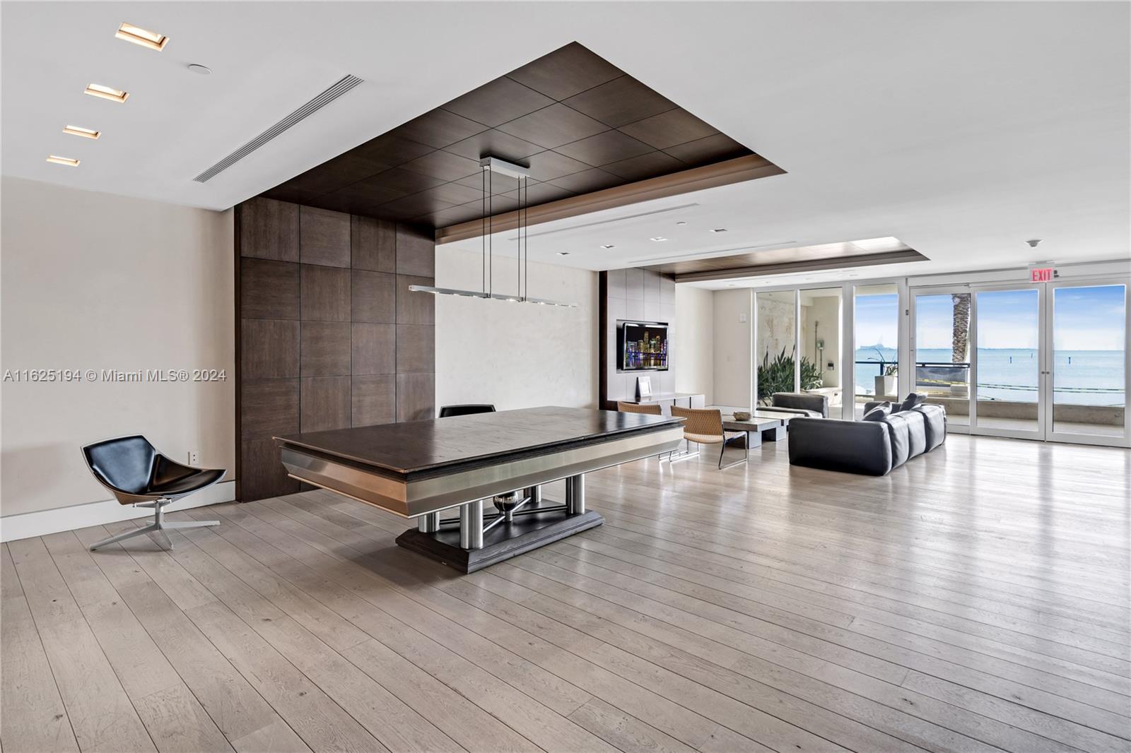 RESIDENCES AT VIZCAYA CON - Residential