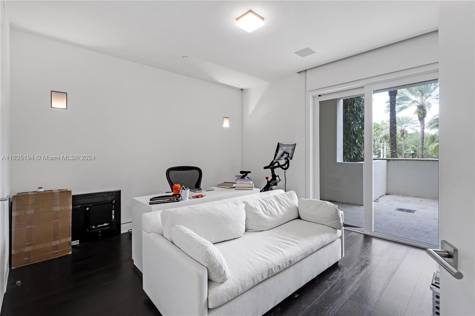 RESIDENCES AT VIZCAYA CON - Residential