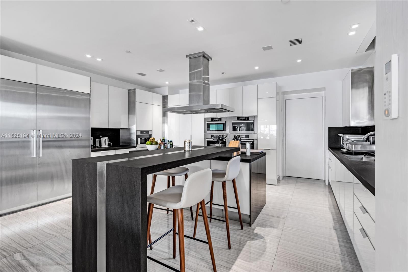 RESIDENCES AT VIZCAYA CON - Residential