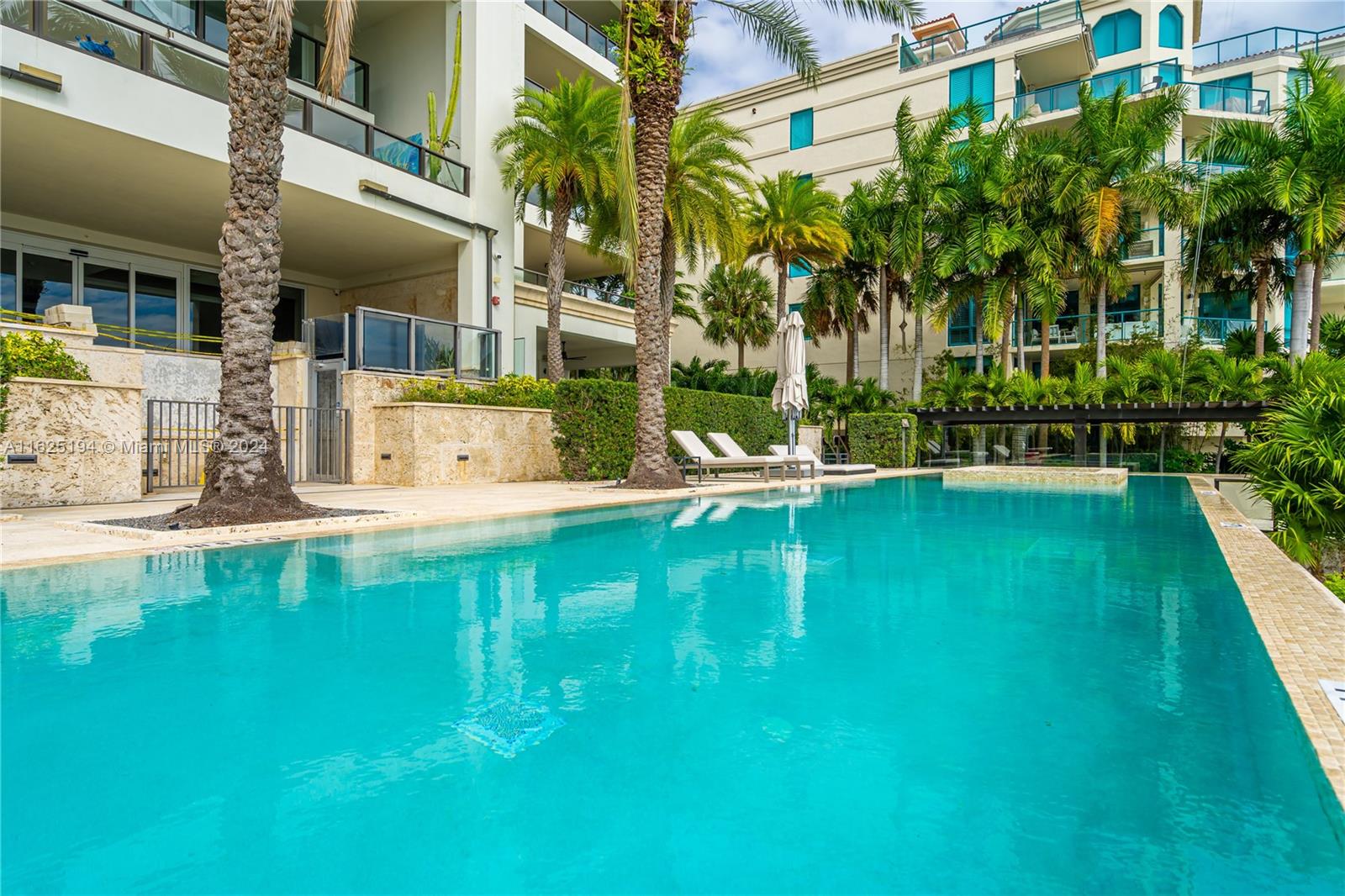 RESIDENCES AT VIZCAYA CON - Residential