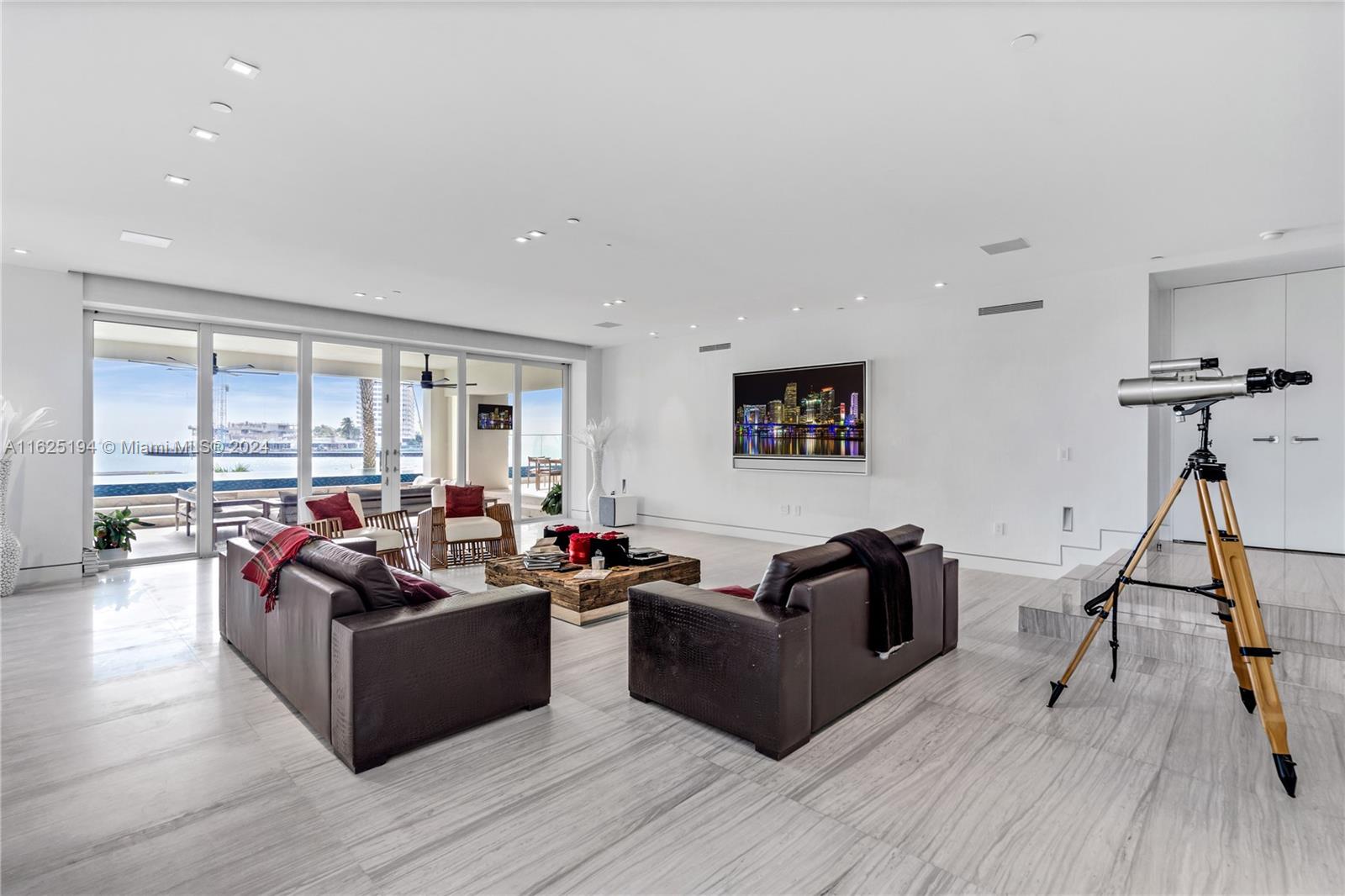 RESIDENCES AT VIZCAYA CON - Residential