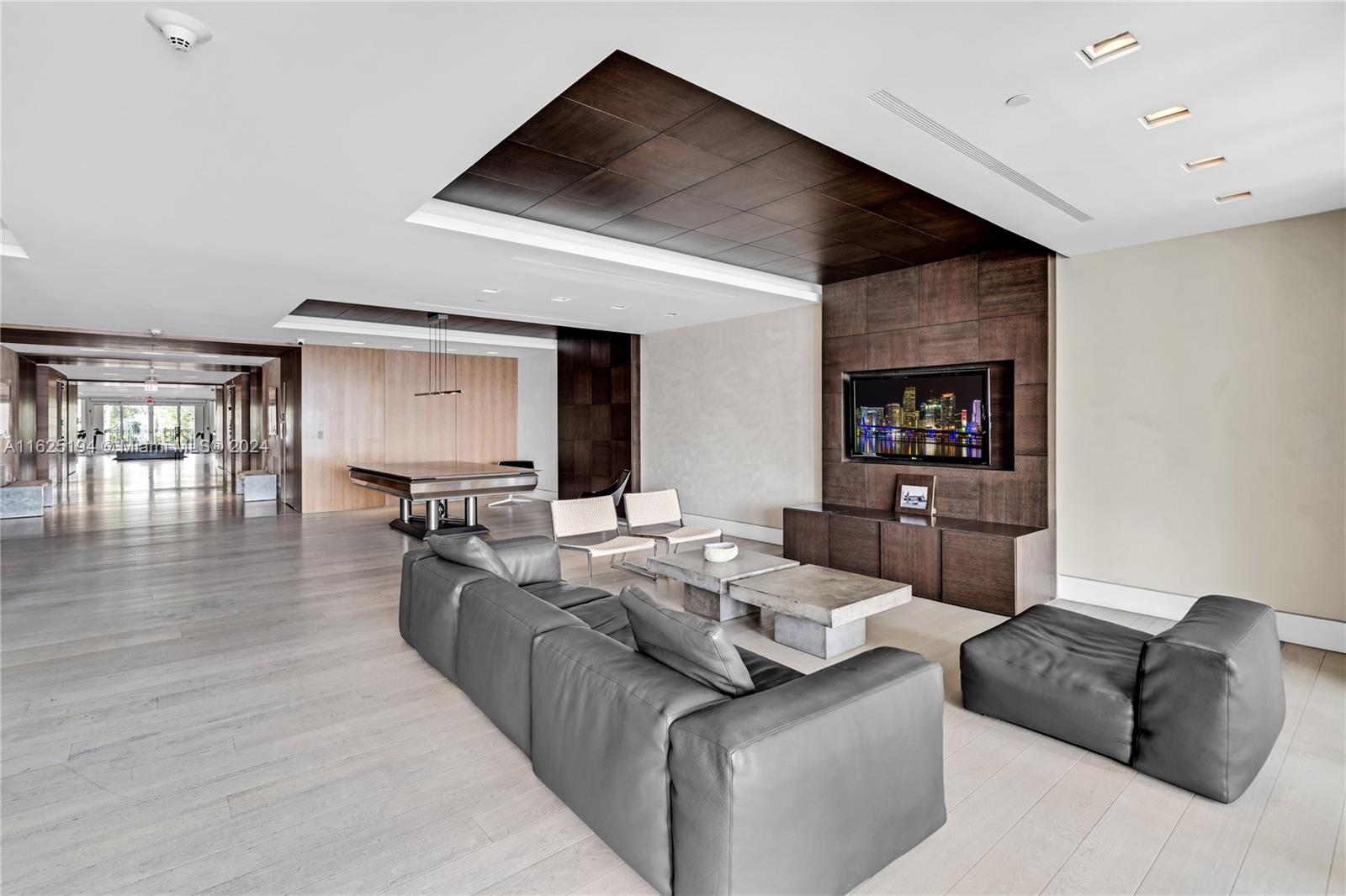 RESIDENCES AT VIZCAYA CON - Residential