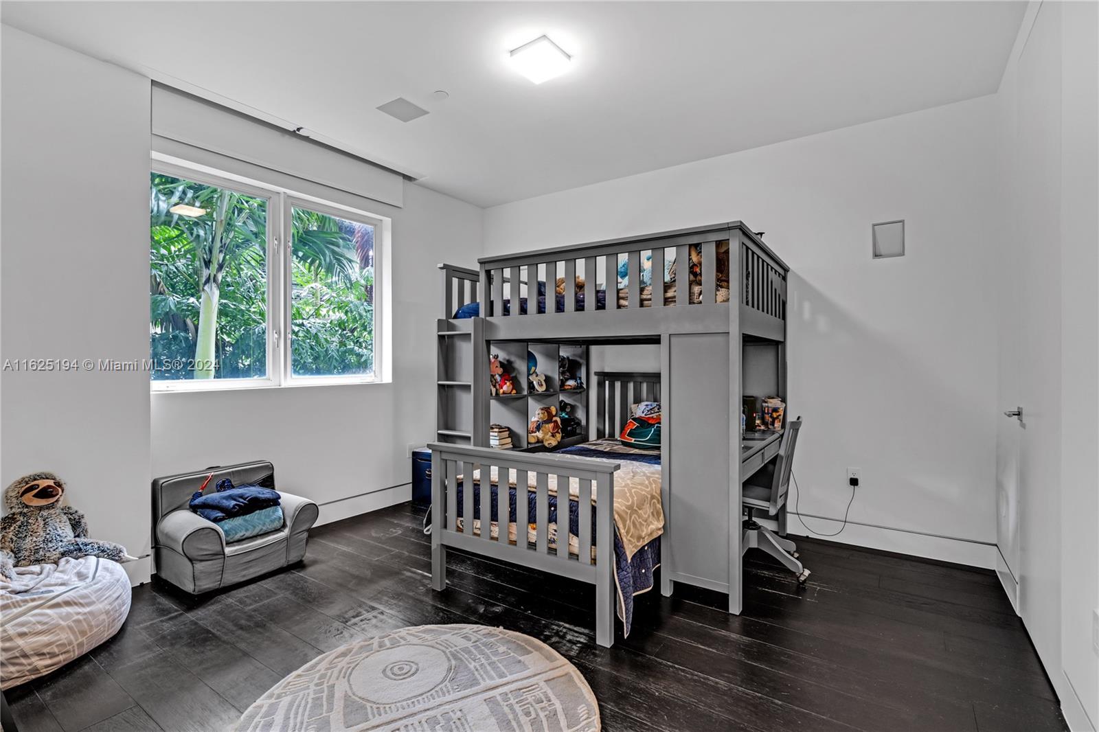 RESIDENCES AT VIZCAYA CON - Residential