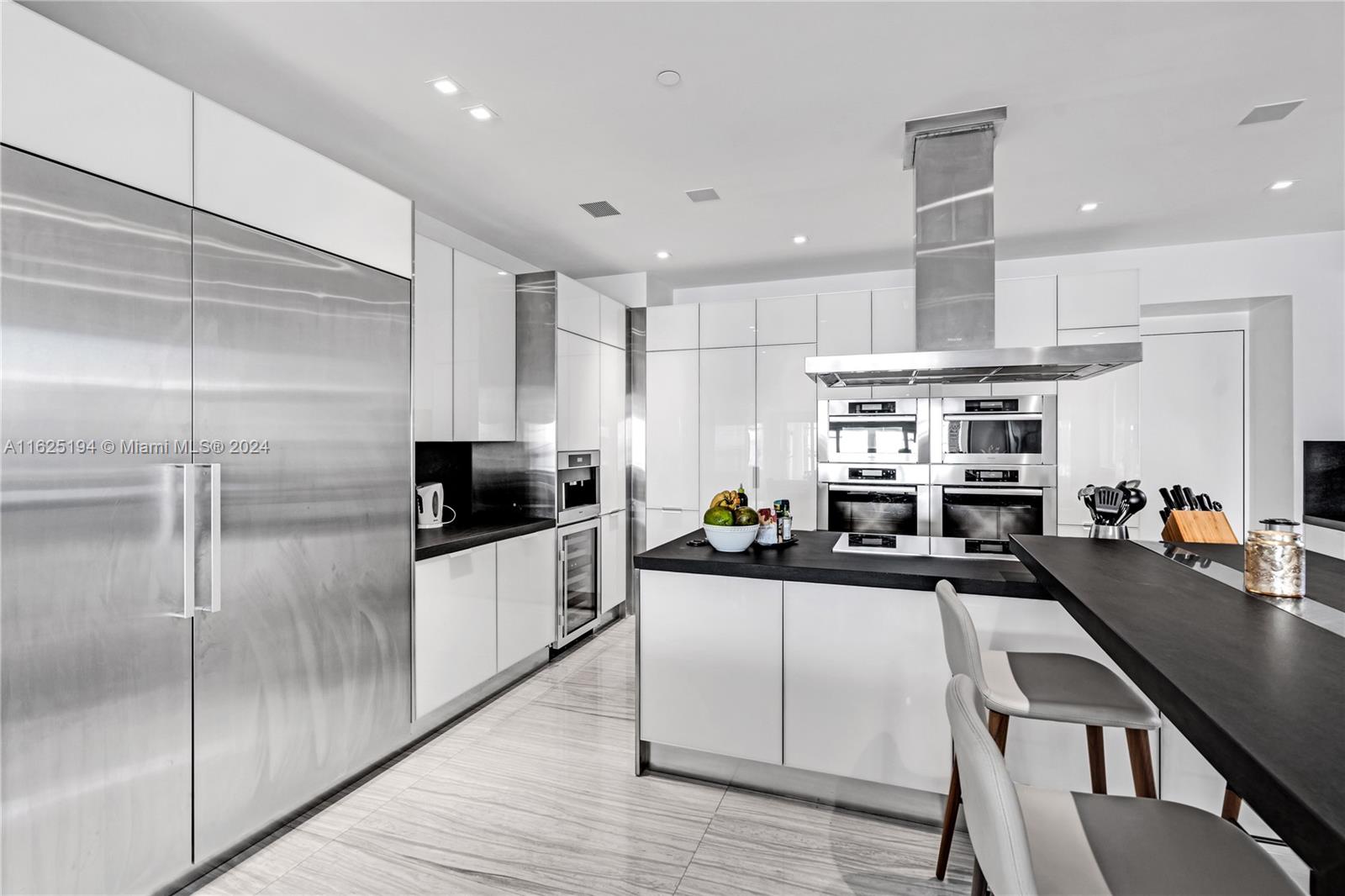 RESIDENCES AT VIZCAYA CON - Residential