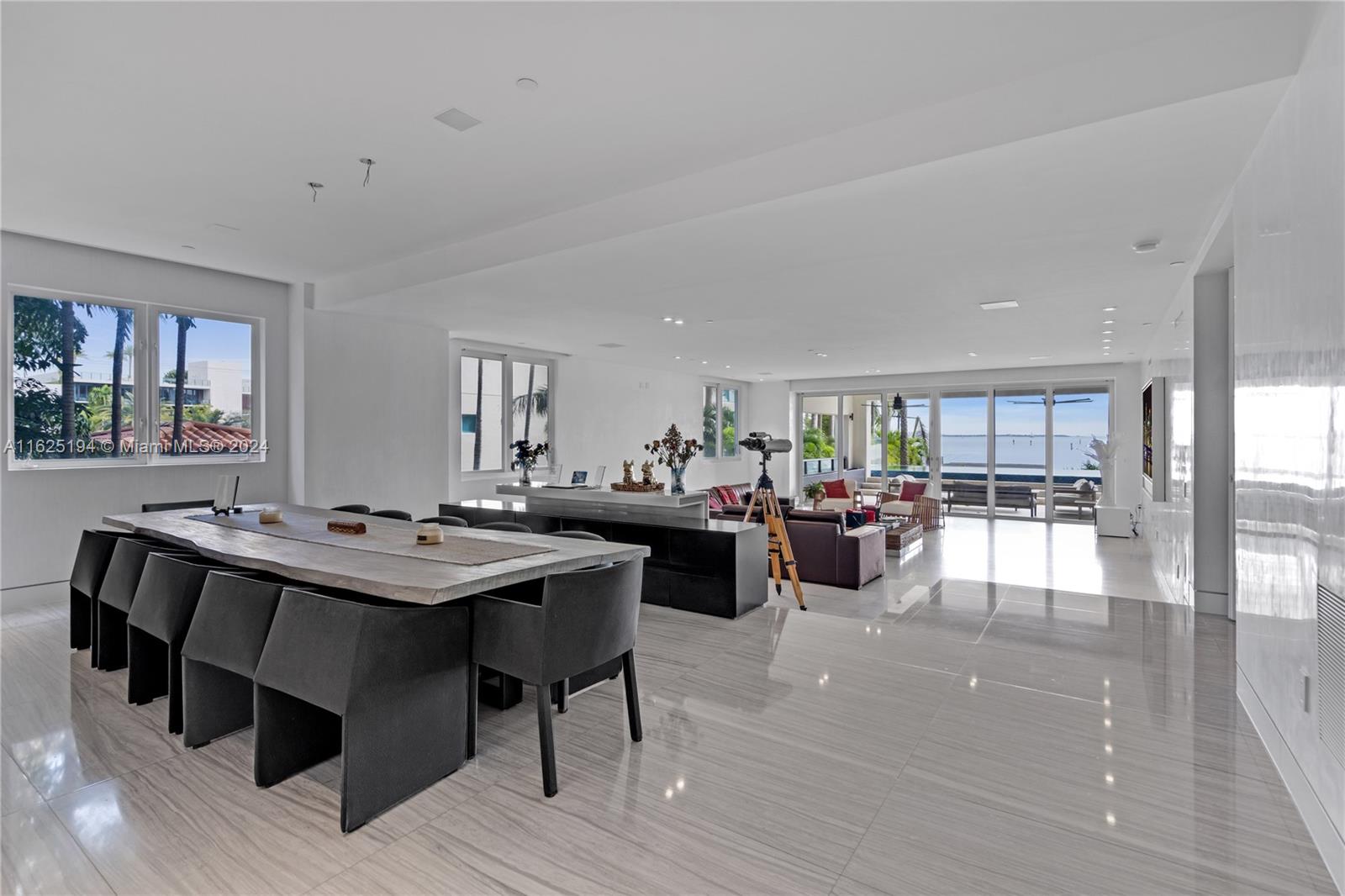 RESIDENCES AT VIZCAYA CON - Residential