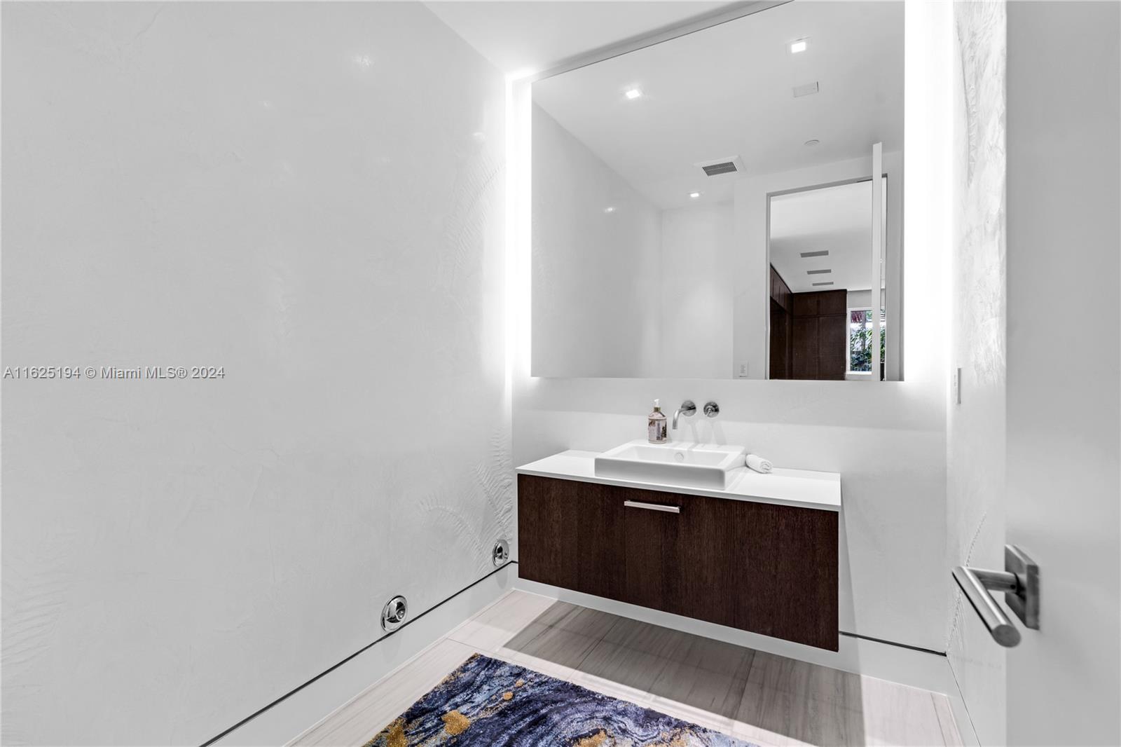 RESIDENCES AT VIZCAYA CON - Residential