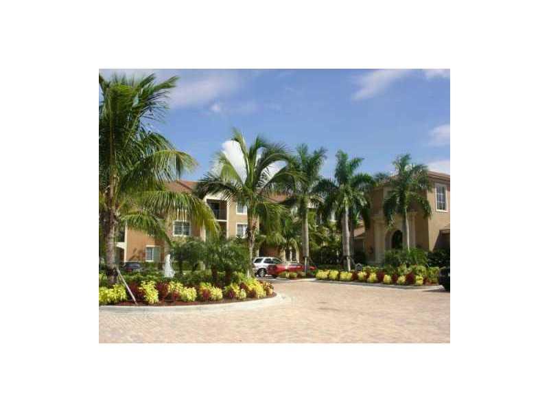 Great split full 2/2 condo in St Andrews built in 2006 quiet and securely gated community with all amenities,conveniently located to shopping centers,highways.Tennis court,pool,jacuzzi,Gym. Very well maintained complex with beautiful landscaping.Washer&dr yer in the unit,clean carpet,open balcony,open kitchen. Don't miss!! Easy to show!!(Brokers please read brokers remarks)