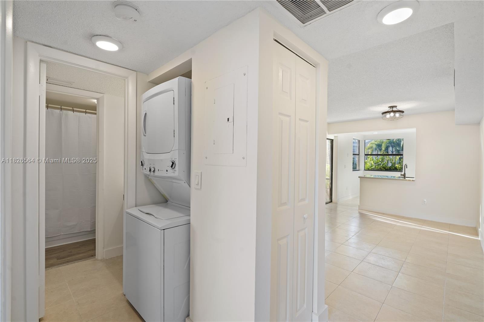 1160 Washington Cir 1160F