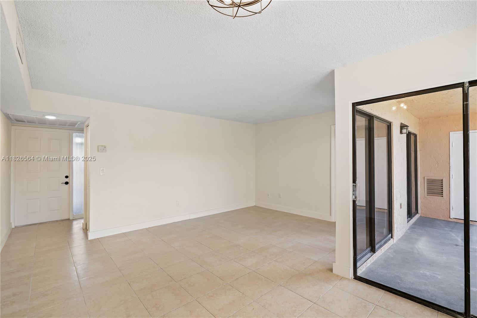 1160 Washington Cir 1160F