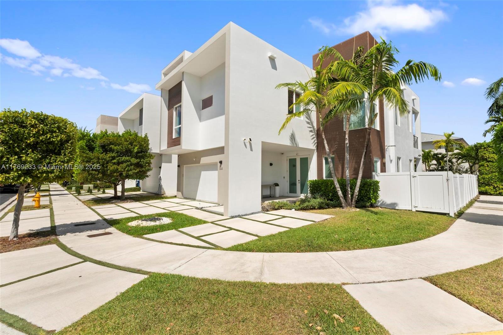 10431 NW 68th Ter