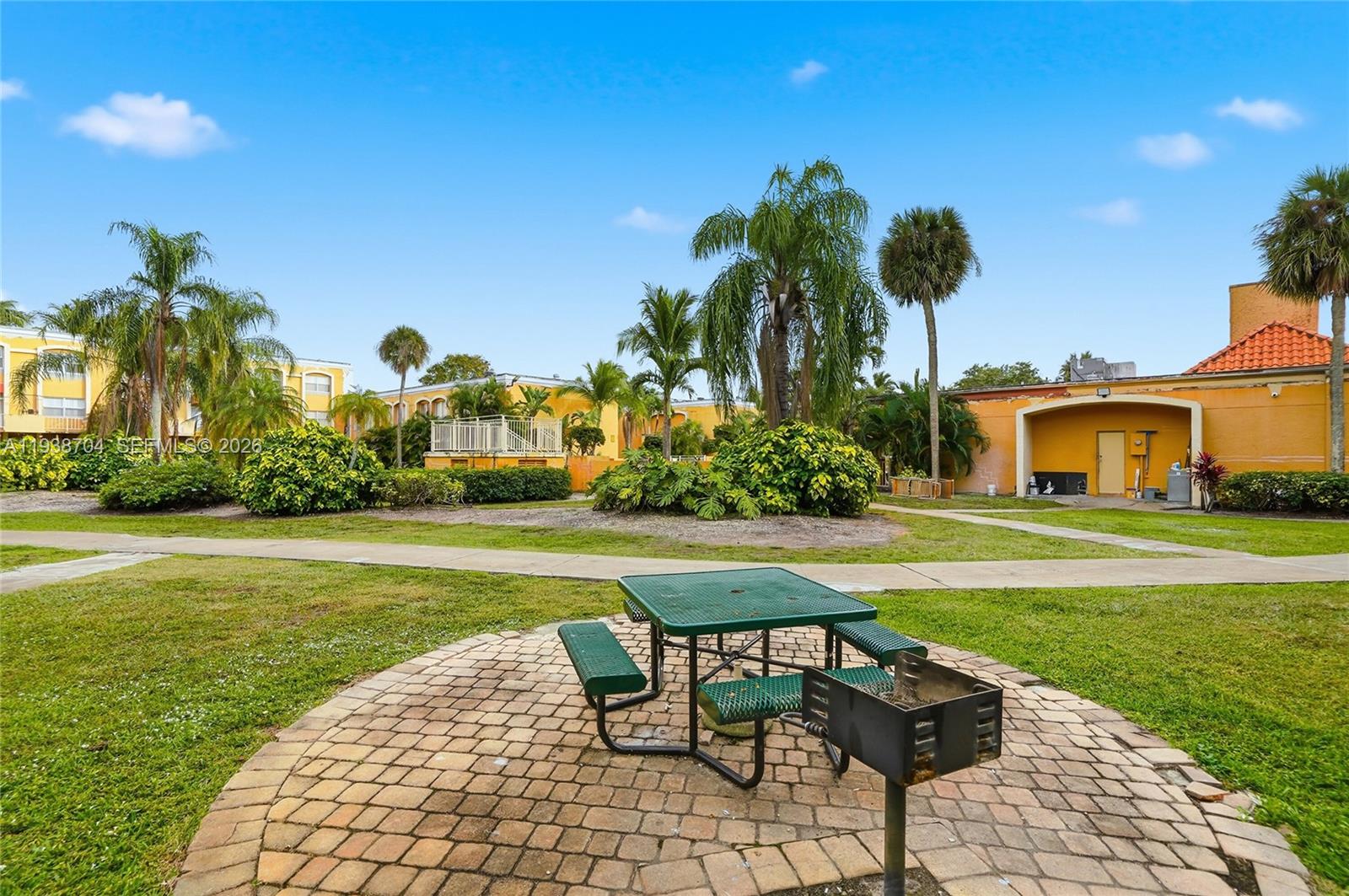 VENETIAN GARDENS AT COUNT - Residential