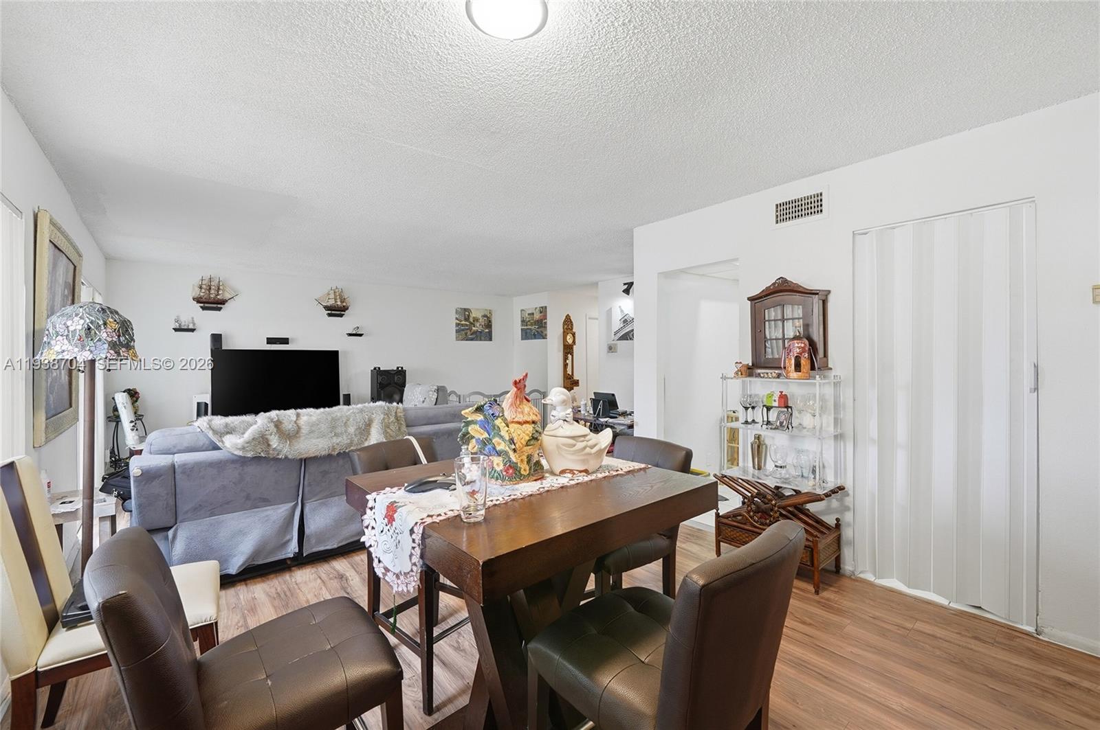 VENETIAN GARDENS AT COUNT - Residential