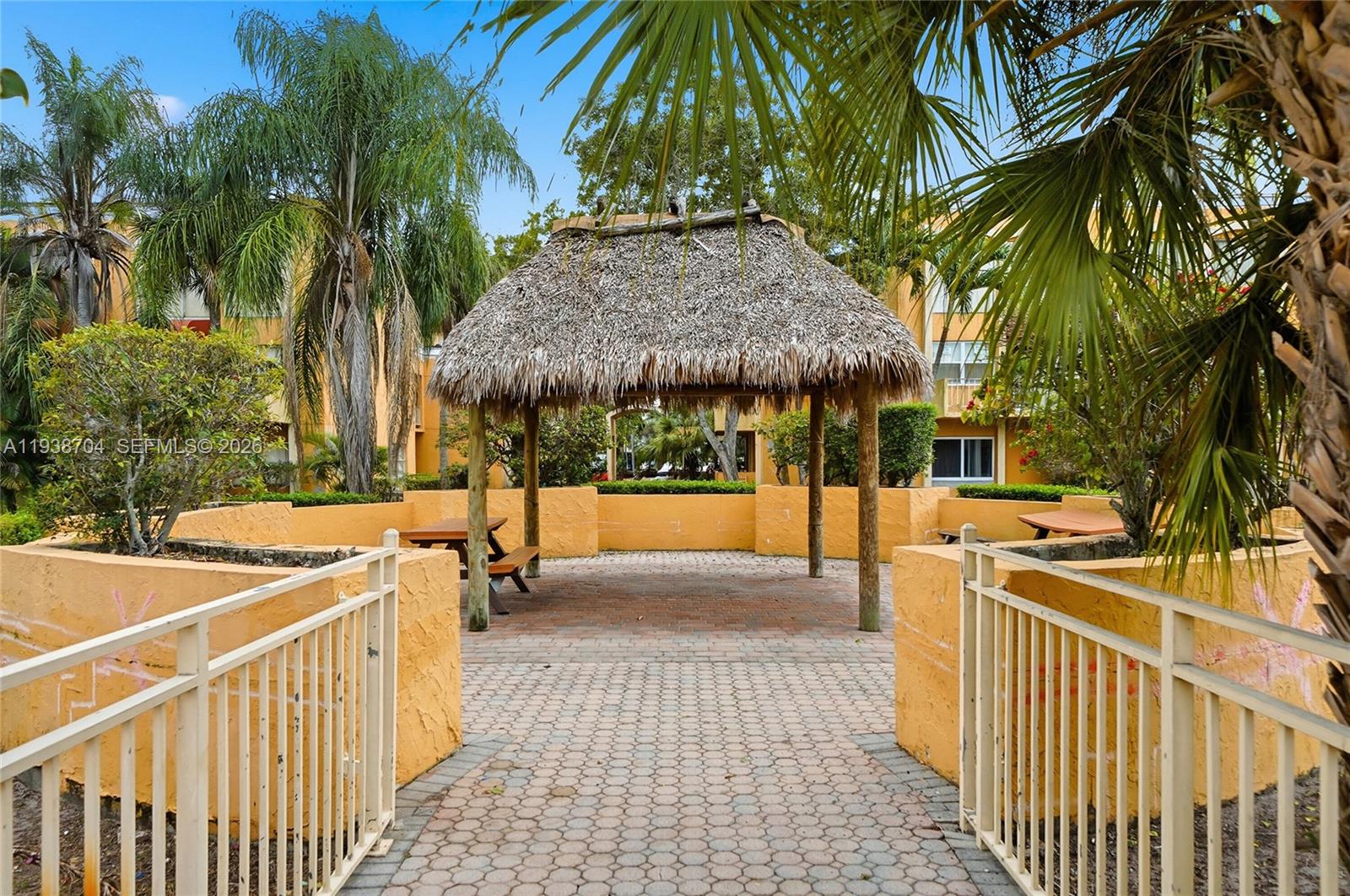 VENETIAN GARDENS AT COUNT - Residential