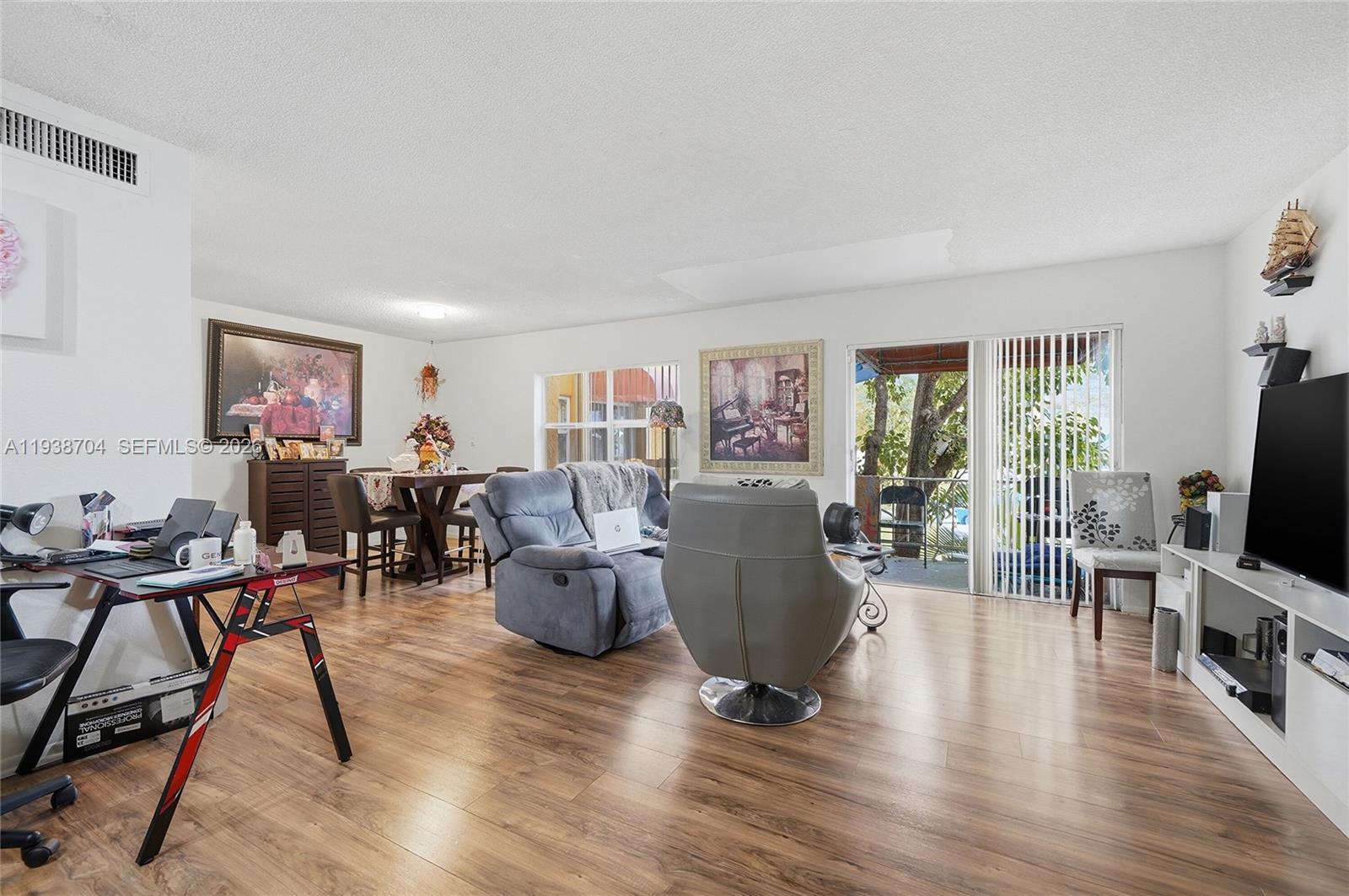 VENETIAN GARDENS AT COUNT - Residential