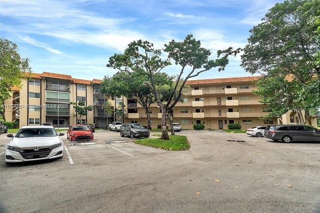 6201 N Falls Cir Dr 212, Lauderhill, Miami-Dade County, Florida - 2 Bedrooms  
2 Bathrooms - 