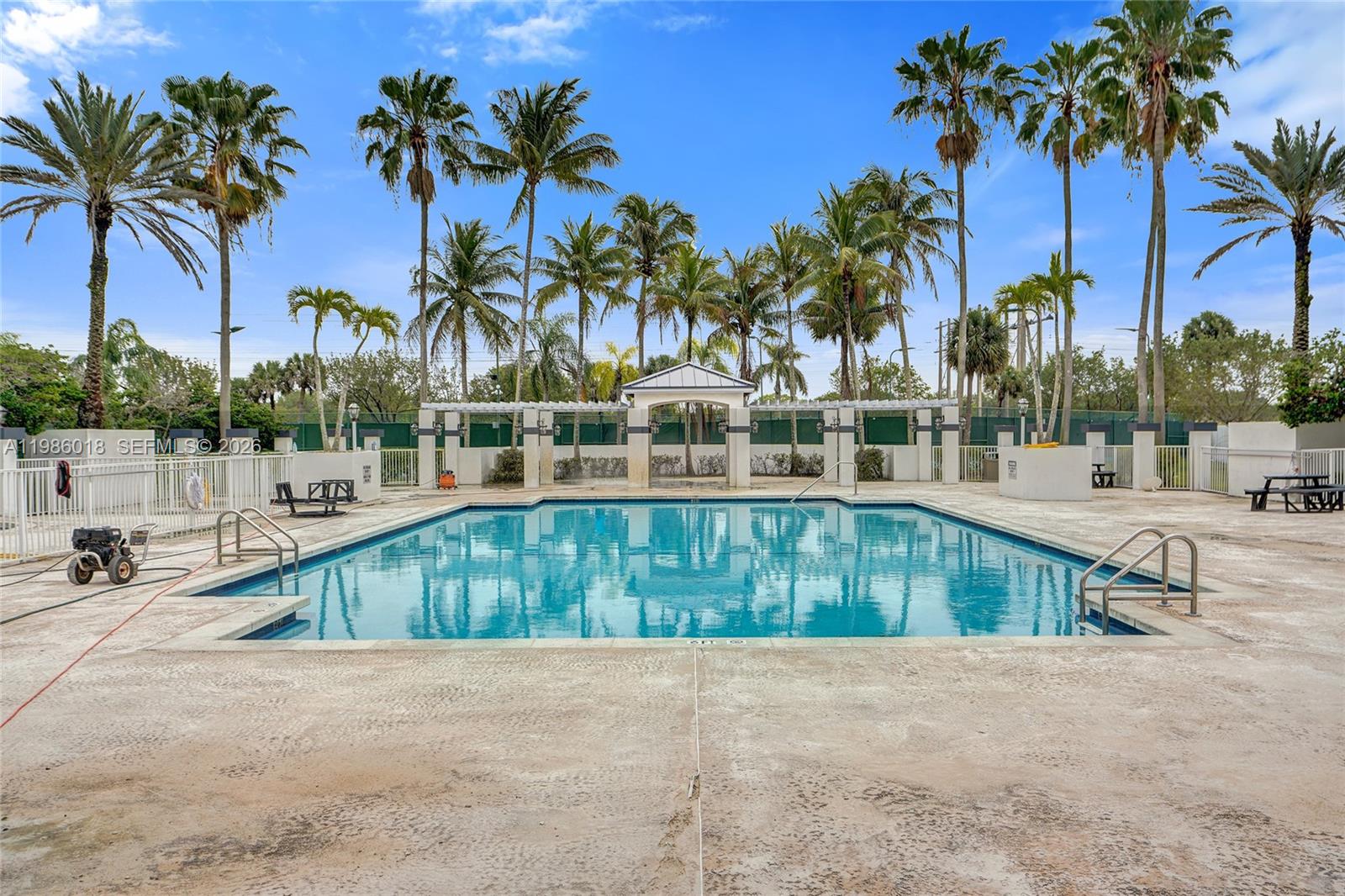 TWIN LAKE SHORES CENTRAL - Residential