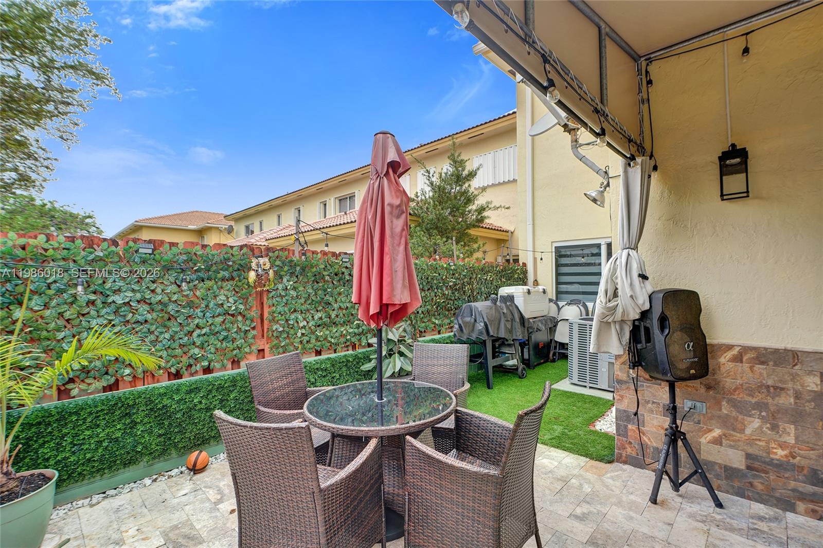 TWIN LAKE SHORES CENTRAL - Residential