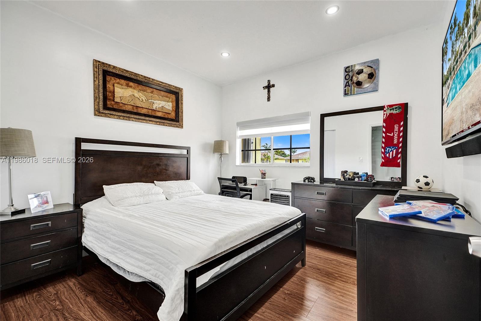 TWIN LAKE SHORES CENTRAL - Residential