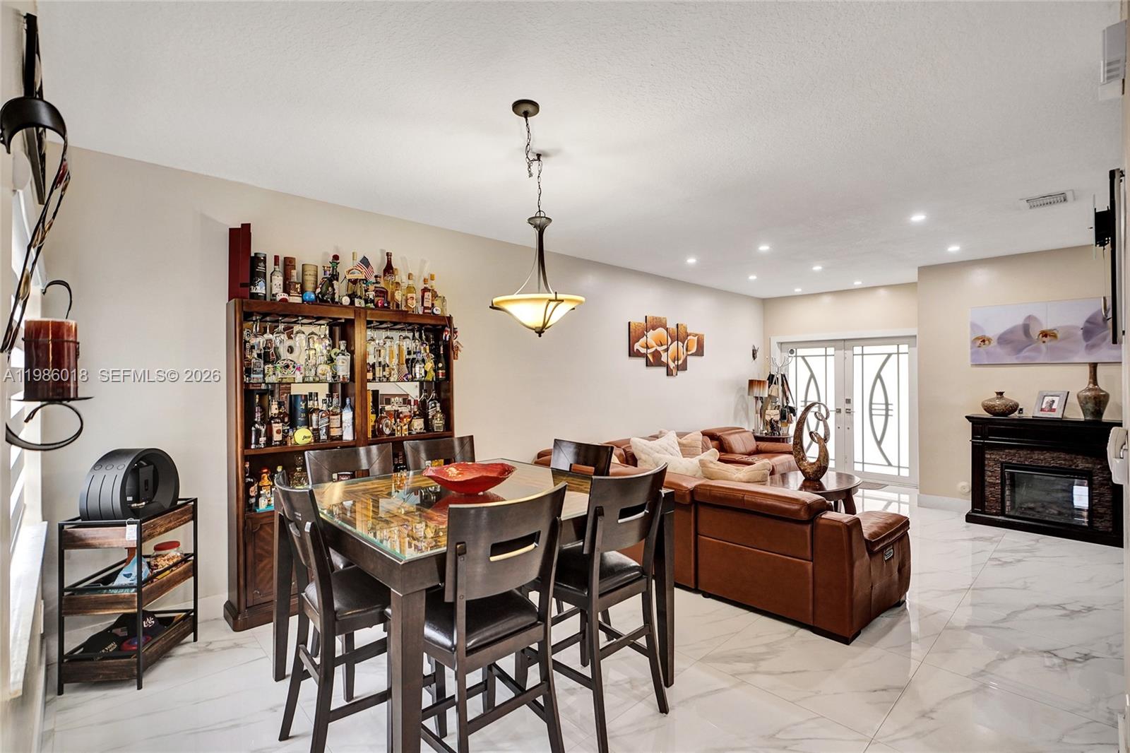 TWIN LAKE SHORES CENTRAL - Residential