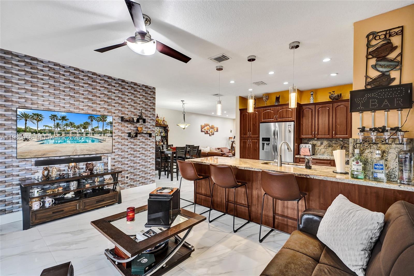 TWIN LAKE SHORES CENTRAL - Residential