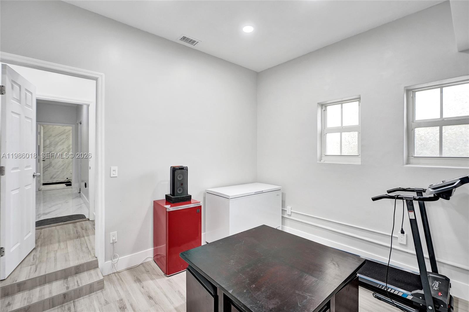 TWIN LAKE SHORES CENTRAL - Residential