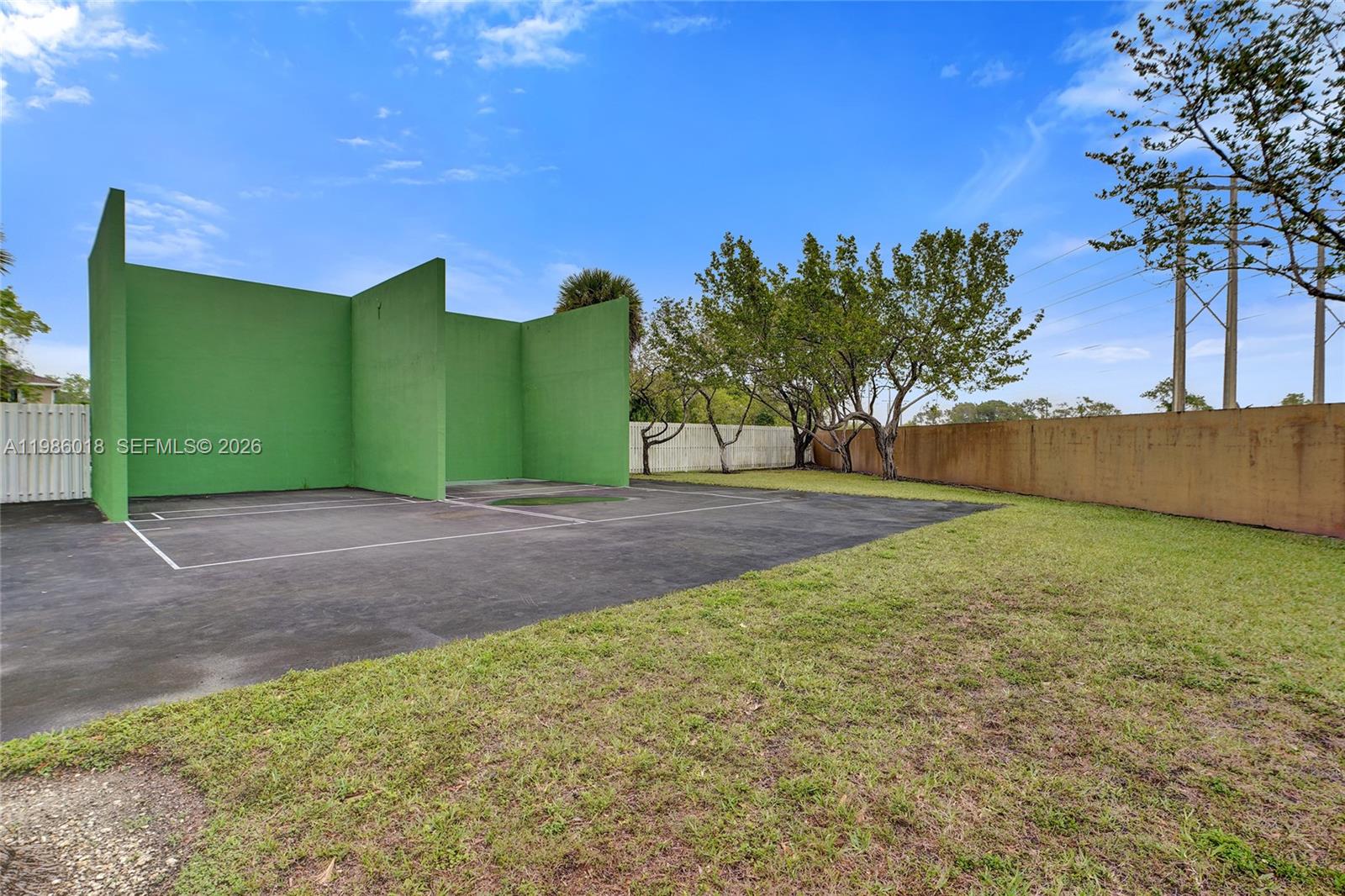 TWIN LAKE SHORES CENTRAL - Residential