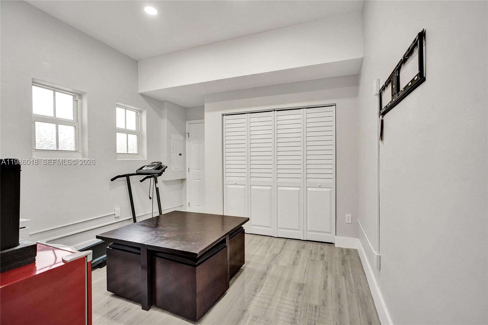 TWIN LAKE SHORES CENTRAL - Residential