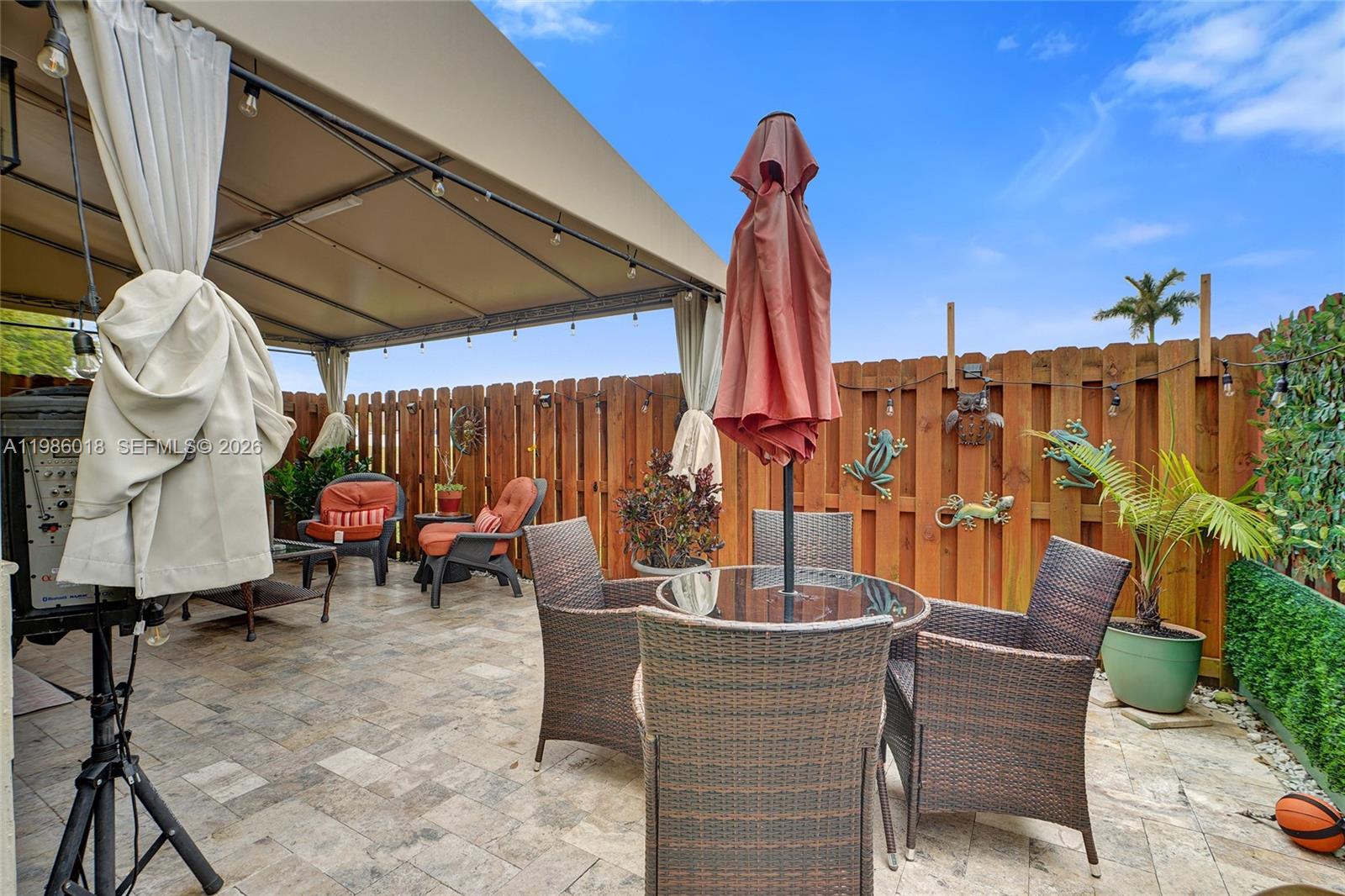 TWIN LAKE SHORES CENTRAL - Residential